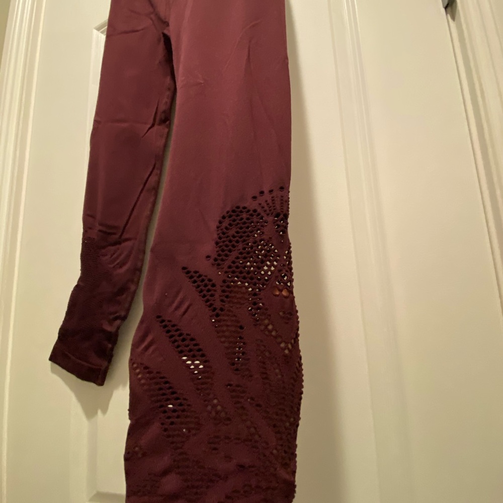 Aerie maroon lace design bottom leggings
